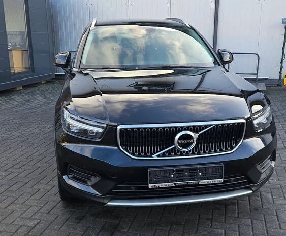 VOLVO XC 40 | FWD (przód) | Automatyczna | 150 KM | Czarny full