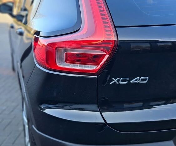 VOLVO XC 40 | FWD (przód) | Automatyczna | 149 KM | Czarny full