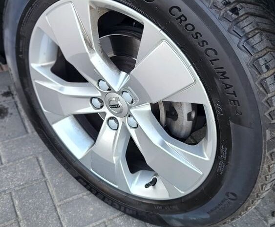 VOLVO XC 40 | FWD (przód) | Automatyczna | 149 KM | Czarny full