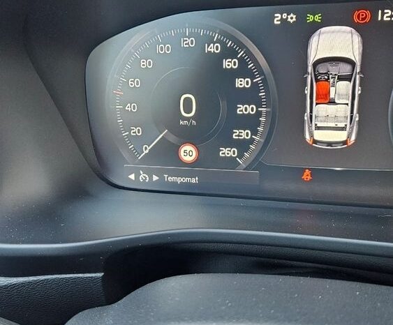 VOLVO XC 40 | FWD (przód) | Automatyczna | 149 KM | Czarny full