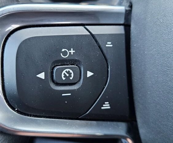 VOLVO XC 40 | FWD (przód) | Automatyczna | 149 KM | Czarny full