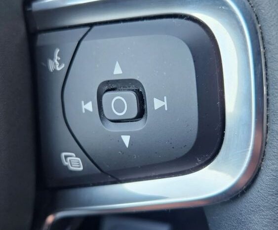 VOLVO XC 40 | FWD (przód) | Automatyczna | 149 KM | Czarny full