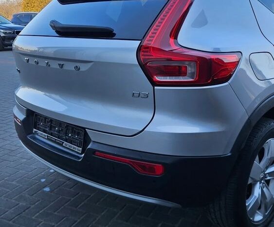 VOLVO XC 40 | FWD (przód) | Automatyczna | 149 KM | Srebrny full