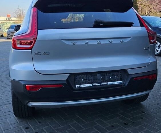 VOLVO XC 40 | FWD (przód) | Automatyczna | 149 KM | Srebrny full