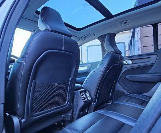 VOLVO XC 40 | FWD (przód) | Automatyczna | 149 KM | Srebrny full