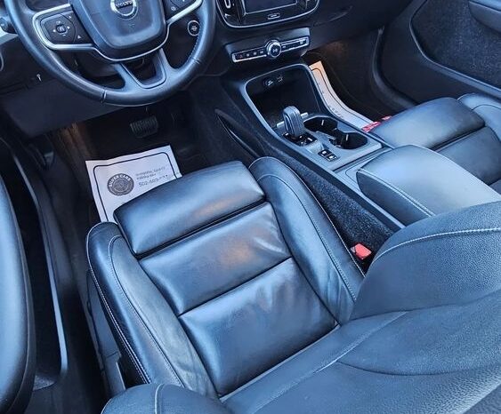 VOLVO XC 40 | FWD (przód) | Automatyczna | 149 KM | Srebrny full