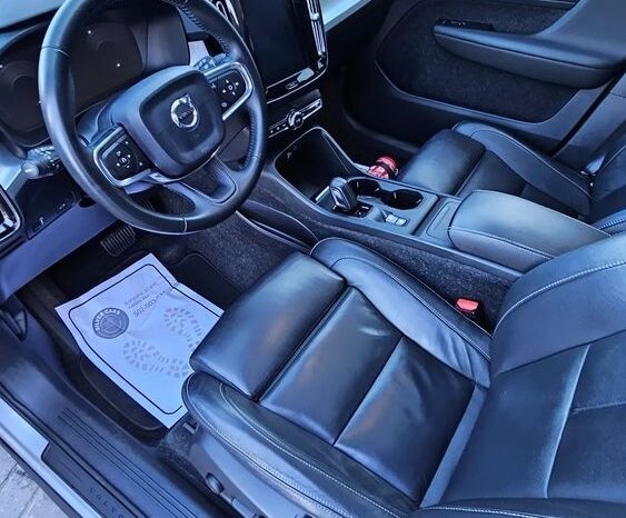 VOLVO XC 40 | FWD (przód) | Automatyczna | 149 KM | Srebrny full