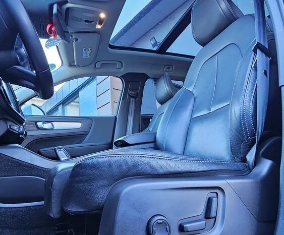 VOLVO XC 40 | FWD (przód) | Automatyczna | 149 KM | Srebrny full