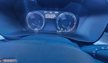 VOLVO XC 40 | FWD (przód) | Automatyczna | 149 KM | Srebrny full