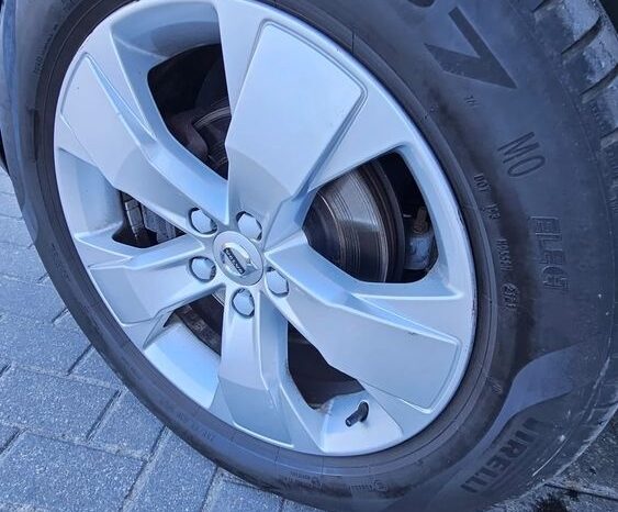 VOLVO XC 40 | FWD (przód) | Automatyczna | 149 KM | Srebrny full