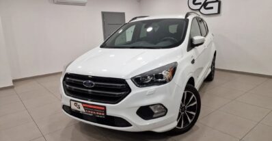 Ford Kuga  | 4X4 (Doł. Automatycznie) | Manualna | 150 Km | Szary