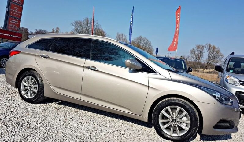 HYUNDAI i40  | FWD (przód) | Manualna | 116 KM | Złoty full