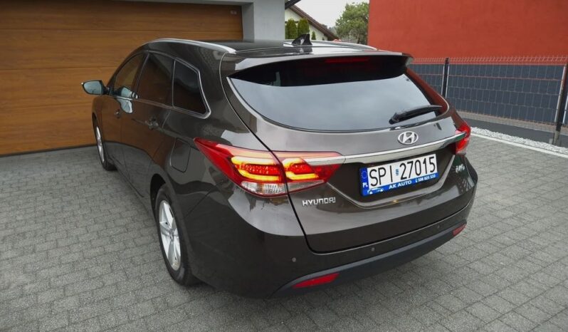 HYUNDAI i40  | FWD (przód) | Manualna | 135 KM | Brązowy full