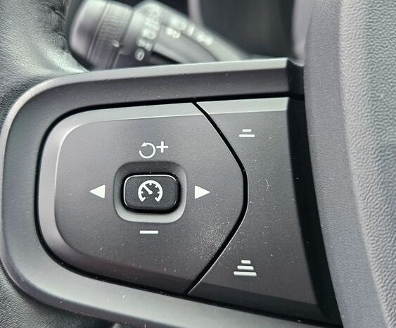 VOLVO XC 40 | FWD (przód) | Manualna | 149 KM | Czarny full
