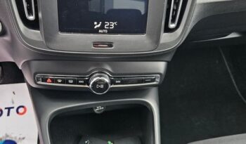 VOLVO XC 40 | FWD (przód) | Manualna | 149 KM | Czarny full