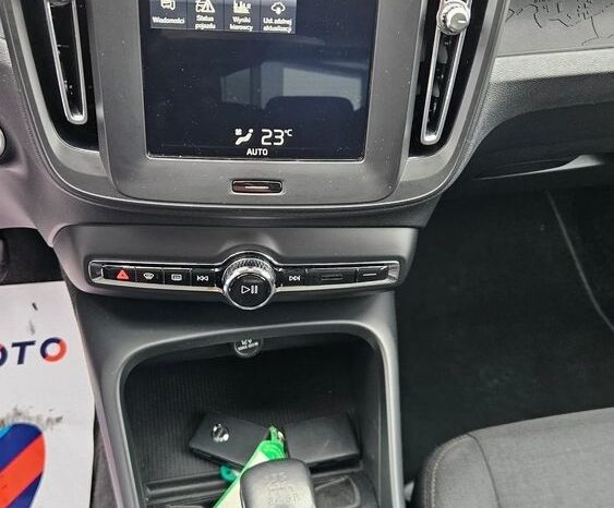 VOLVO XC 40 | FWD (przód) | Manualna | 149 KM | Czarny full