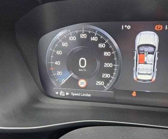 VOLVO XC 40 | FWD (przód) | Manualna | 149 KM | Czarny full