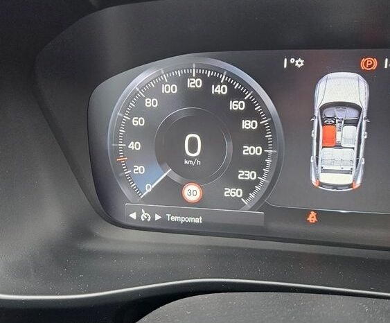 VOLVO XC 40 | FWD (przód) | Manualna | 149 KM | Czarny full
