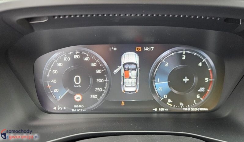 VOLVO XC 40 | FWD (przód) | Manualna | 149 KM | Czarny full