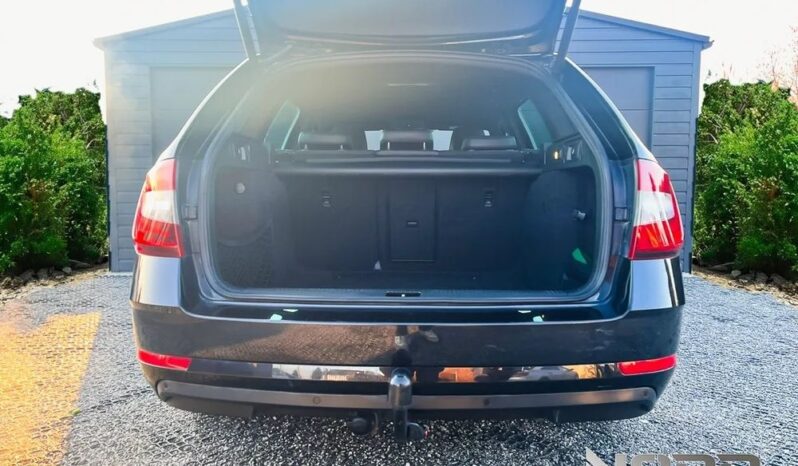 SKODA Octavia  | 4×4 (stały) | Automatyczna | 184 KM | Czarny full