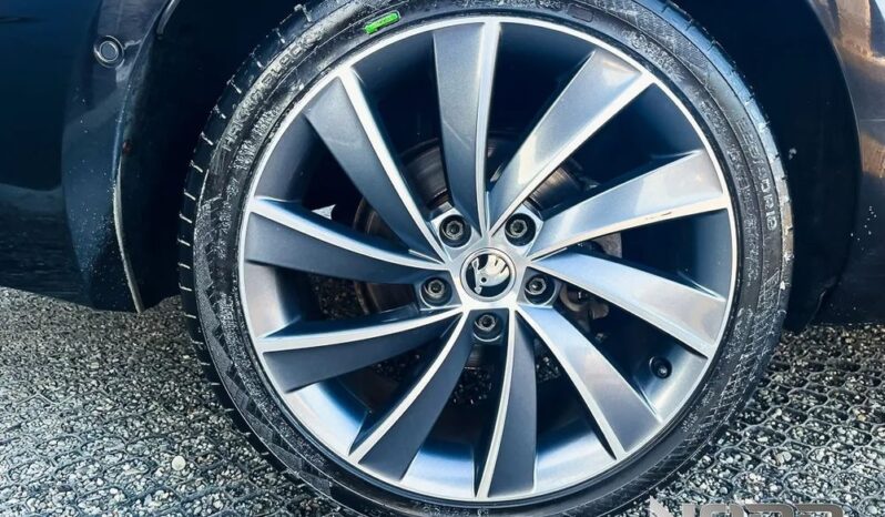 SKODA Octavia  | 4×4 (stały) | Automatyczna | 184 KM | Czarny full