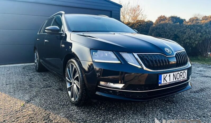SKODA Octavia  | 4×4 (stały) | Automatyczna | 184 KM | Czarny full