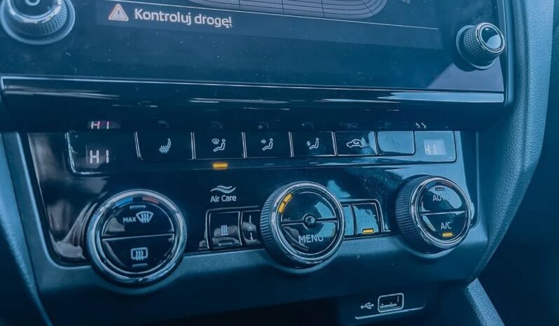 SKODA Octavia  | 4×4 (stały) | Automatyczna | 184 KM | Czarny full