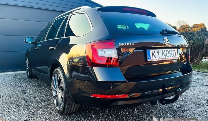 SKODA Octavia  | 4×4 (stały) | Automatyczna | 184 KM | Czarny full