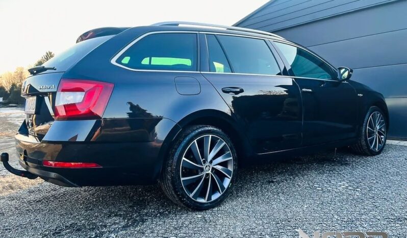 SKODA Octavia  | 4×4 (stały) | Automatyczna | 184 KM | Czarny full