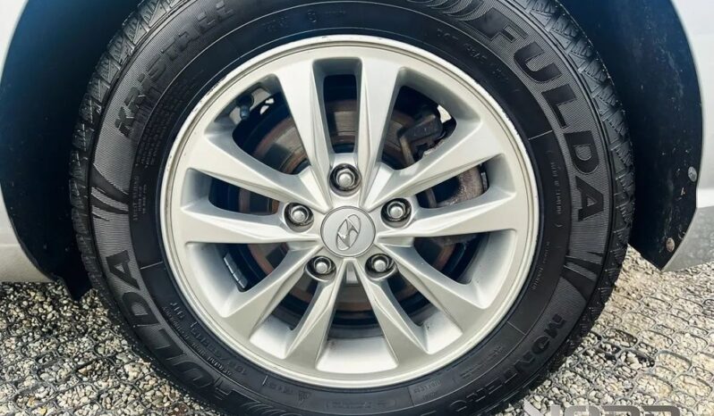 HYUNDAI I30  | FWD (przód) | Manualna | 110 KM | Srebrny full