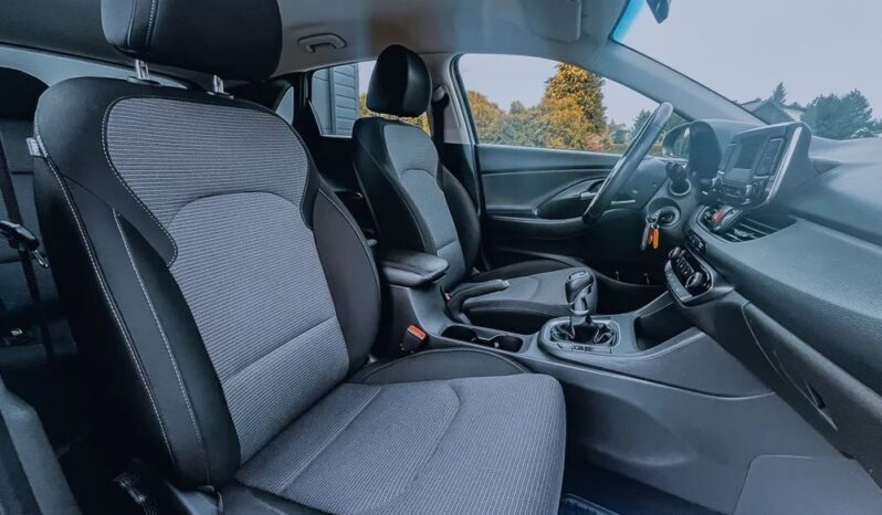 HYUNDAI I30  | FWD (przód) | Manualna | 110 KM | Srebrny full