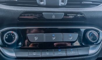 HYUNDAI I30  | FWD (przód) | Manualna | 110 KM | Srebrny full