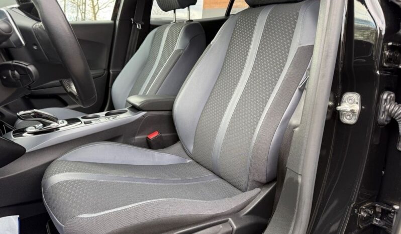 PEUGEOT 2008  | FWD (przód) | Automatyczna | 130 KM | Czarny full