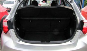 TOYOTA Yaris  | FWD (przód) | Automatyczna | 75 KM | Srebrny full