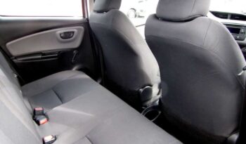 TOYOTA Yaris  | FWD (przód) | Automatyczna | 75 KM | Srebrny full