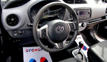 TOYOTA Yaris  | FWD (przód) | Automatyczna | 75 KM | Srebrny full