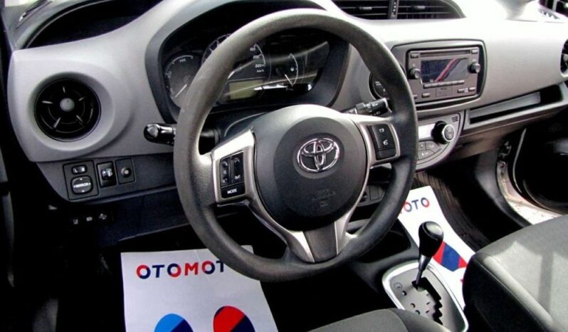TOYOTA Yaris  | FWD (przód) | Automatyczna | 75 KM | Srebrny full