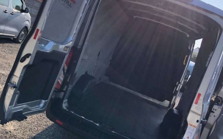 FORD Transit  | FWD (przód) | Manualna | 130 KM | Srebrny full