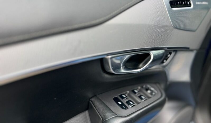 VOLVO XC 90 | 4×4 (doł. automatycznie) | Automatyczna | 235 KM | Niebieski full