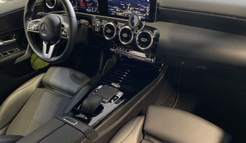MERCEDES-BENZ Klasa A | 4×4 (doł. automatycznie) | Automatyczna | 218 KM | Czarny
