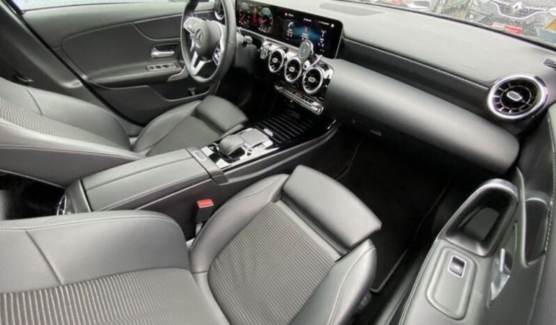 MERCEDES-BENZ Klasa A | 4×4 (doł. automatycznie) | Automatyczna | 218 KM | Czarny full