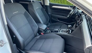 VOLKSWAGEN   Passat     190 KM    Automatyczna    4×4 (stały)    Biały full
