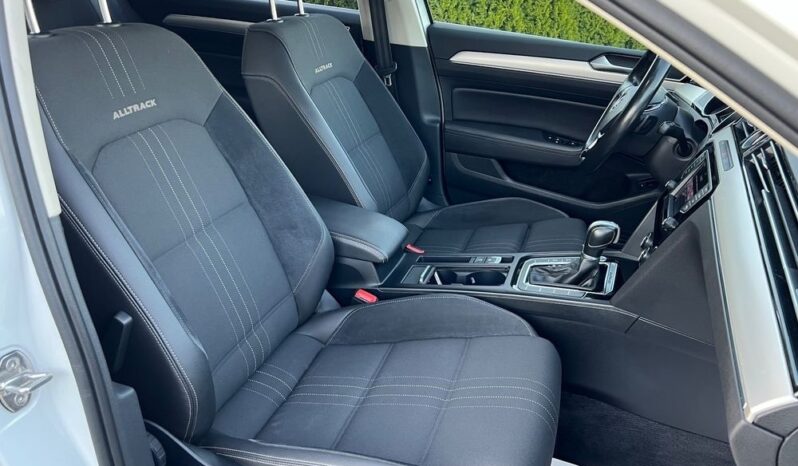 VOLKSWAGEN   Passat     190 KM    Automatyczna    4×4 (stały)    Biały full