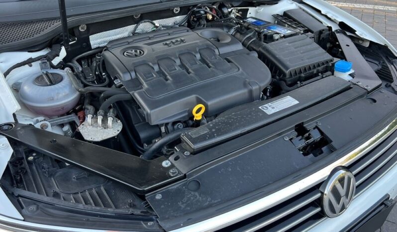 VOLKSWAGEN   Passat     190 KM    Automatyczna    4×4 (stały)    Biały full