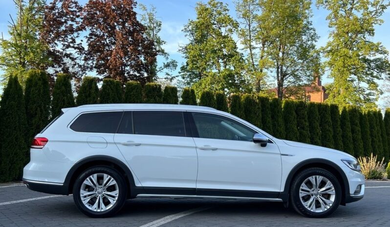 VOLKSWAGEN   Passat     190 KM    Automatyczna    4×4 (stały)    Biały full