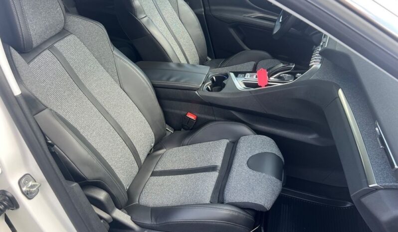 PEUGEOT   3008     165 KM    Automatyczna    FWD (przód)    Biały full