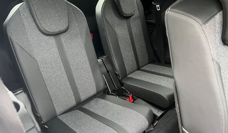 PEUGEOT   5008     130 KM    Automatyczna    FWD (przód)    Biały full