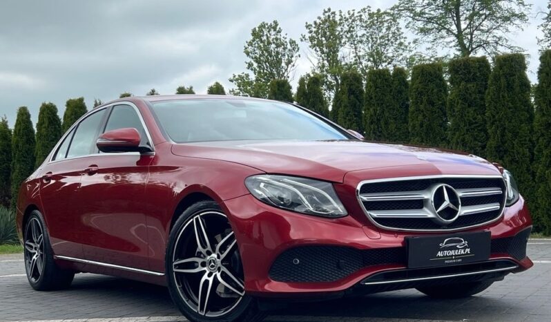 MERCEDES-BENZ   Klasa E    194 KM    Automatyczna    RWD (tył)    Bordowy full