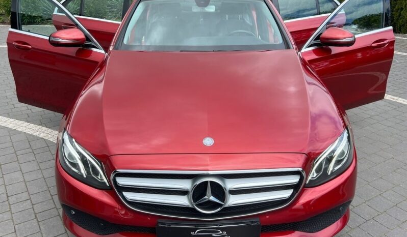 MERCEDES-BENZ   Klasa E    194 KM    Automatyczna    RWD (tył)    Bordowy full