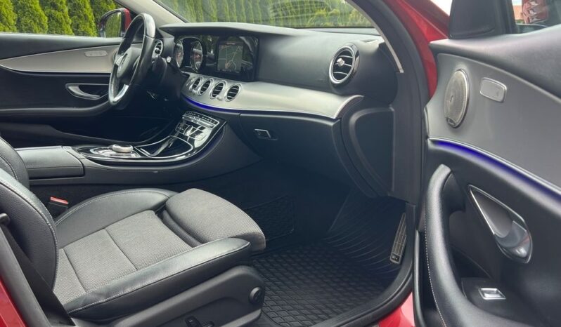 MERCEDES-BENZ   Klasa E    194 KM    Automatyczna    RWD (tył)    Bordowy full